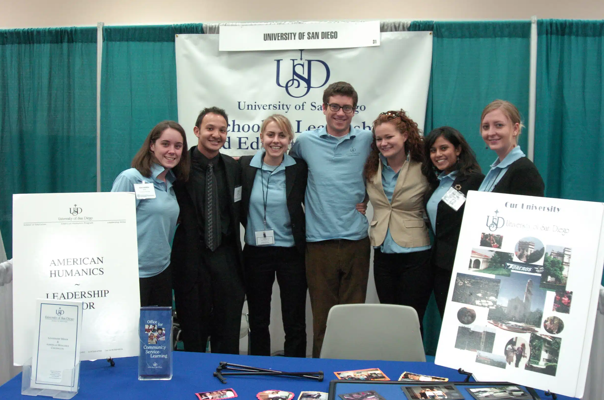 Large group of nonprofit leadership alliance students at a conference